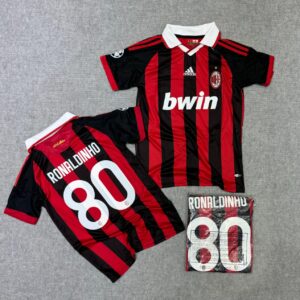 WhatsApp Image 2025-11-15 at 12.38.03 PM Camiseta Retro Milan Ronaldinho